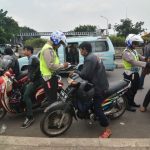 sejumlah-polisi-menindak-pengendara-sepeda-motor-yang-melakukan-pelanggaran-_161116192836-856