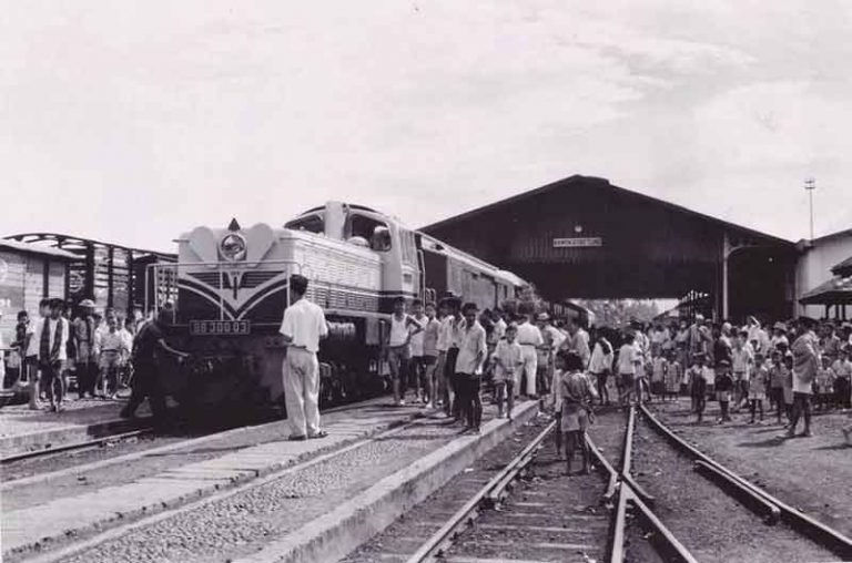Menapaki Sentuhan Belanda di 10 Stasiun Tua di Indonesia