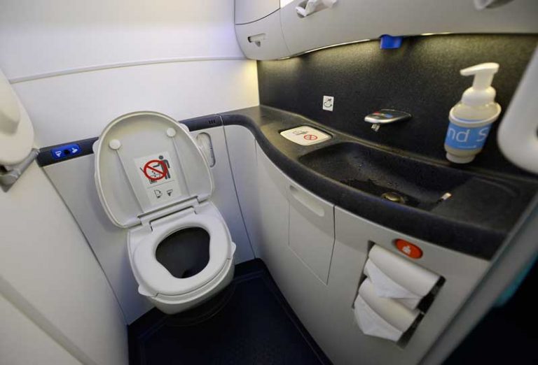 Tangki Toilet Kosong Saat Mendarat, Patut Diduga Pesawat Buang Kotoran di Udara