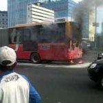 20150308bus-gandeng-transjakarta-terbakar-sempat-meledak1