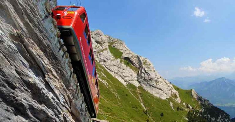 Rute Ekstrim Kereta Bergerigi di Swiss, Kemiringannya Hingga 48 Persen