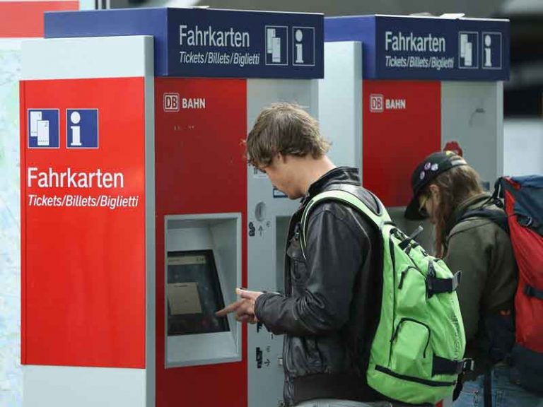 Nahas, Pria Ini Tewas Setelah Membobol Mesin Tiket di Stasiun