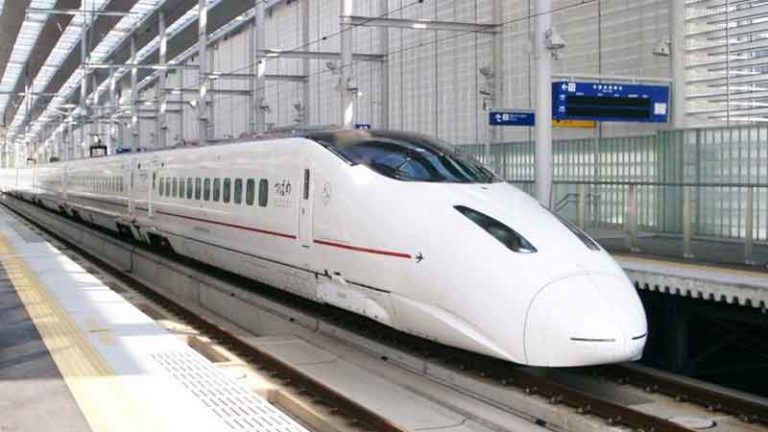 Beragam Alasan Mengapa Orang Jepang Fanatik Pada Sosok Kereta