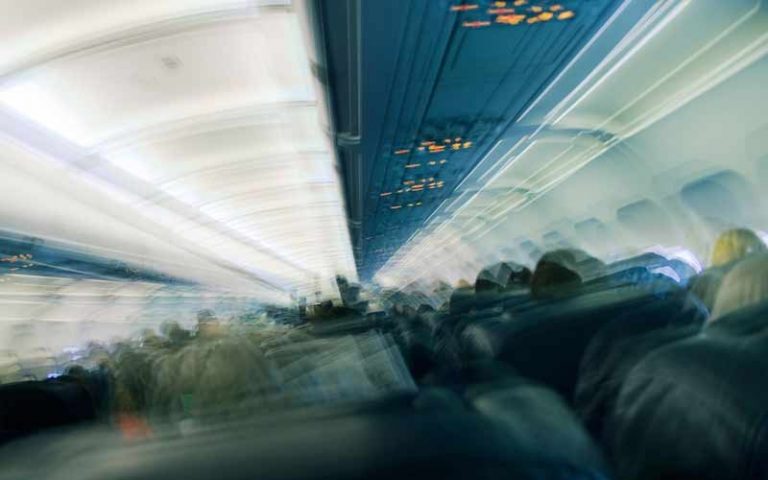 Terjadi Turbulensi? Tetap Tenang dan Jangan Panik