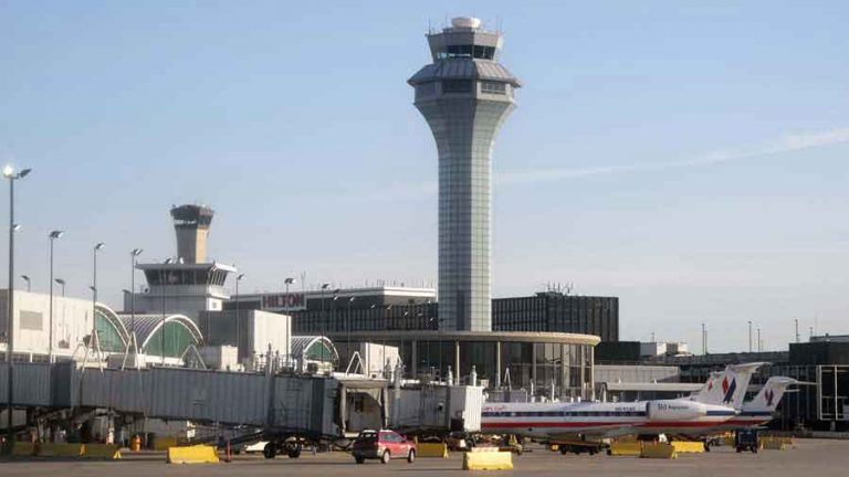 Mengenal Serba Serbi dan Peran Air Traffic Controller