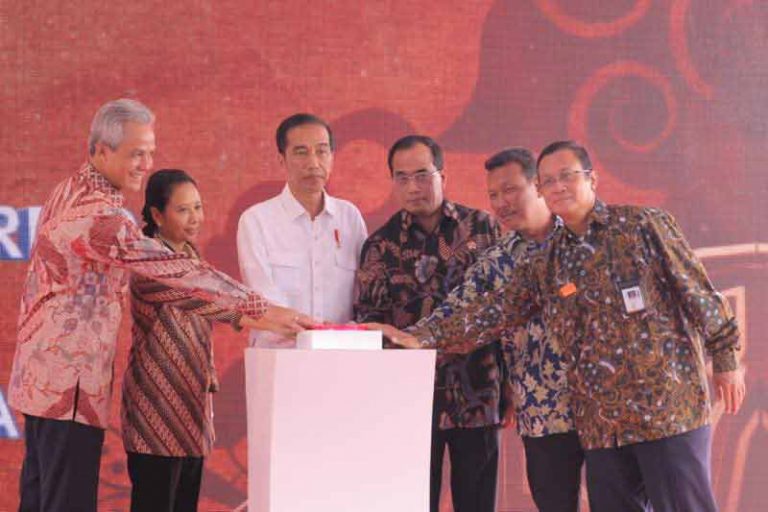 Ditargetkan Rampung di 2018, Presiden Jokowi Lakukan Ground Breaking Kereta Bandara di Solo