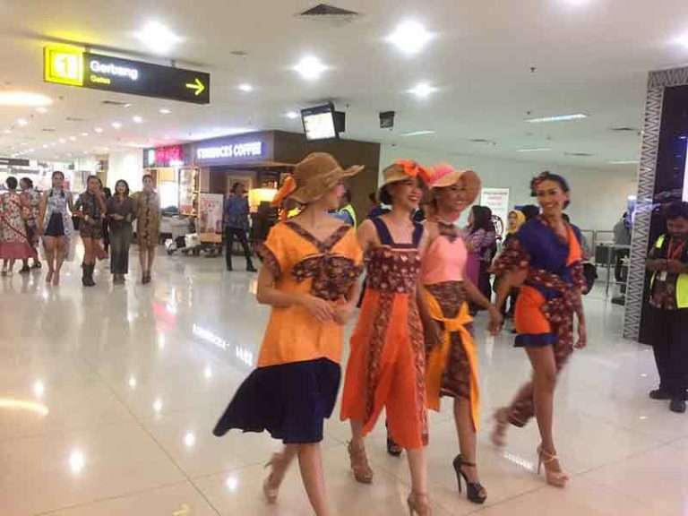 Saatnya Menikmati Musim Peragaan Busana di Bandara
