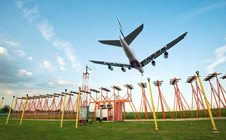Layani Penerbangan Malam, ILS Wajib Terpasang di Runway Bandara