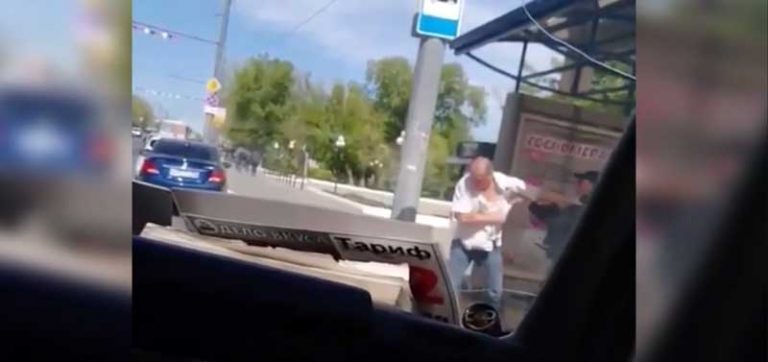 Makan Es Krim di Dalam Bus Berujung Adu Jotos