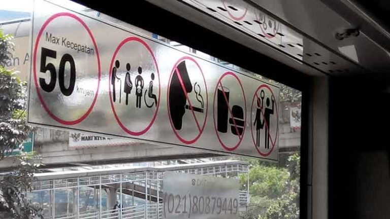TransJakarta Gaet Coca Cola Untuk Bagi-Bagi Tajil Gratis