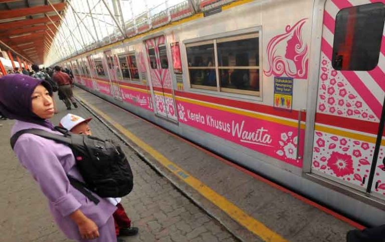KRL Premium, Apa Bedanya dengan KRL Reguler?