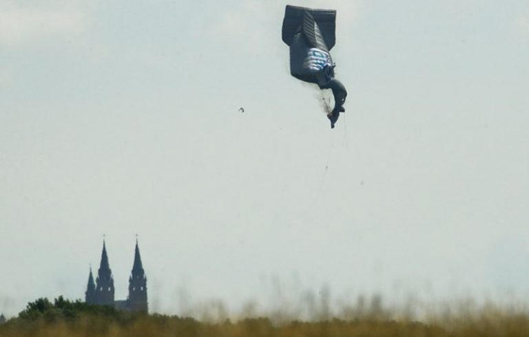 Terjun Bebas, Pengemudi Balon Udara Alami Luka Bakar Serius