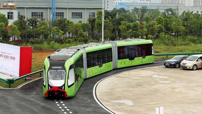 Cina Luncurkan ART, Kereta Otonom Tanpa Rel Untuk Kota Kecil
