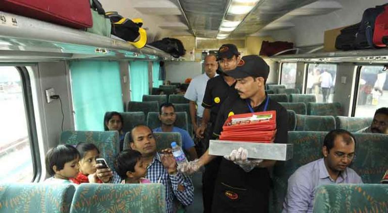 Tinggalkan Makanan Beku, Kereta di India Tawarkan Menu Siap Saji dari Resto Ternama
