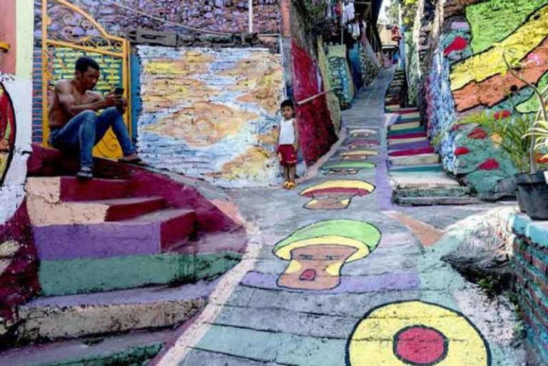 Desa Pelangi, Ubah Wilayah Padat dan Kumuh Jadi Tujuan Wisata