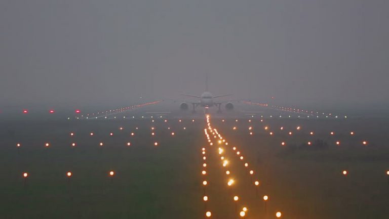 Instrument Landing System Memungkinkan Pesawat Mendarat Ketika Berkabut
