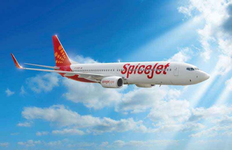 SpiceJet Tega Buat Penumpang Menunggu 7 Jam Tanpa Kepastian dan Minum