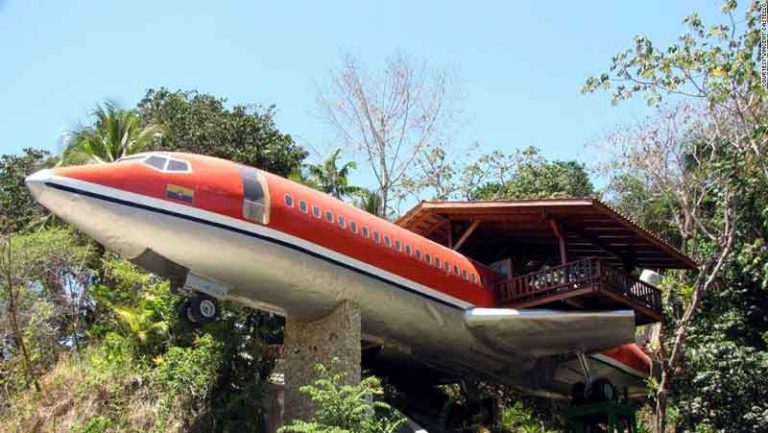 Boeing 727 ini Berubah Jadi Penginapan Mewah di Tepi Pantai