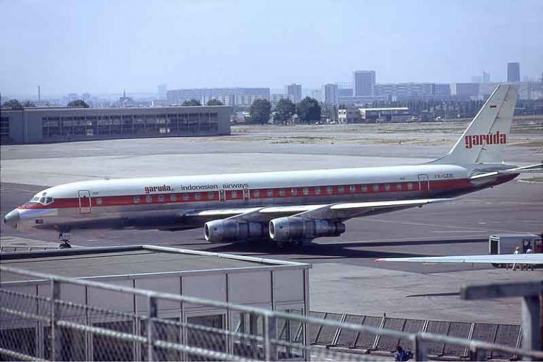 Douglas DC-8: Lambang Supremasi Penerbangan Jarak Jauh Garuda Indonesia di Era 60/70-an
