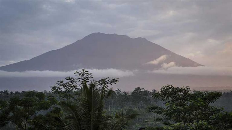 Aktivitas Magma Gunung Agung Meningkat, Angkasa Pura I Siap Antisipasi Dampak Erupsi