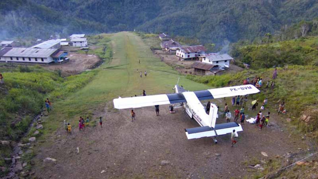 Landasan Udara Kegata Bertengger Di Atas Indahnya Pegunungan Papua Jalur Informasi Penumpang Tiga Moda Jalur Informasi Penumpang Tiga Moda