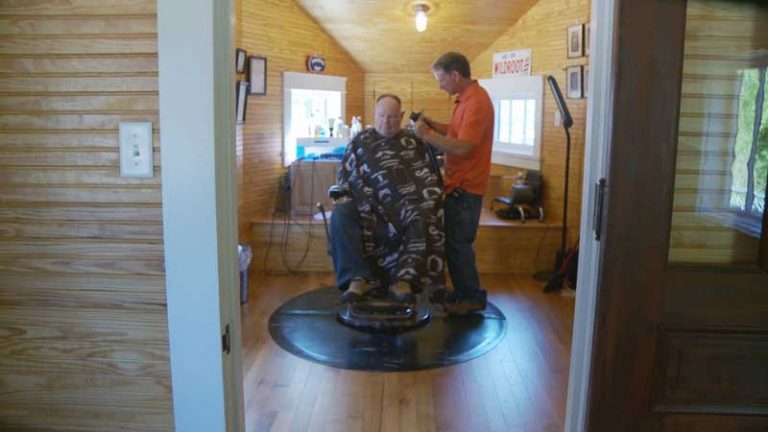 Unik! Pesawat Kuno ini Beralih Fungsi Jadi Barber Shop