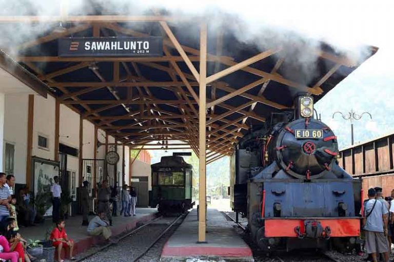 Mak Itam, Lokomotif Uap Legendaris Yang Jadi Ikon Wisata Sawahlunto