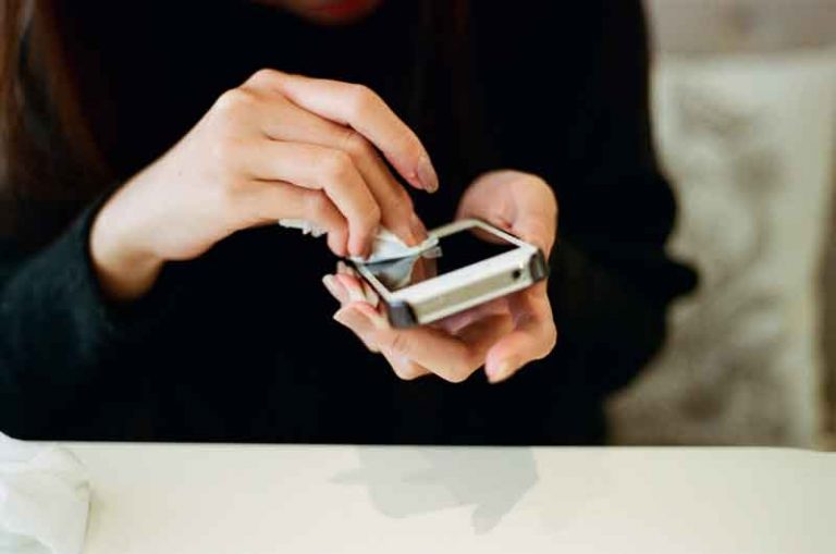Bilik Toilet di Bandara Narita Dilengkapi Kertas Tisu Untuk Smartphone