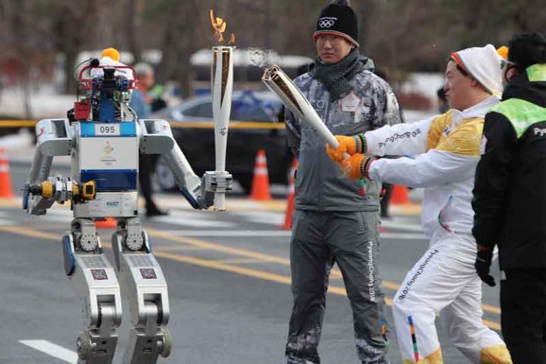 Siapa Pembawa Obor Olimpiade Musim Dingin 2018? Tentu Saja Robot!