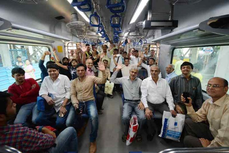 Untuk Pertama Kalinya Mumbaikars Merasakan Layanan Kereta Ekonomi AC