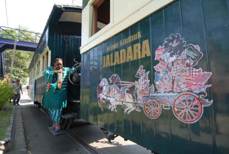 Sepur Kluthuk Jaladara, Kereta Uap Kuno Yang Lintasi Jalur Kota Solo