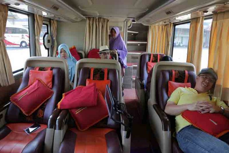 Agar Aman dan Nyaman Menggunakan Bus Malam, Tips Ini Layak Jadi Rujukan