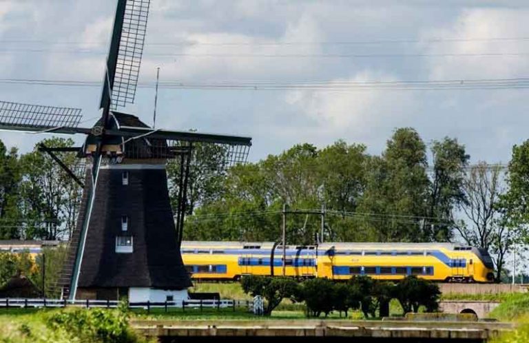 100 Persen Tenaga Kereta di Belanda Kini Andalkan Energi Terbarukan