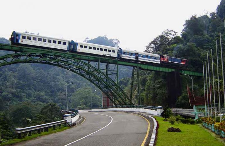 Jembatan Tinggi Silaiang, Eksis Dilintasi Kereta Sejak 1818 Hingga Kini