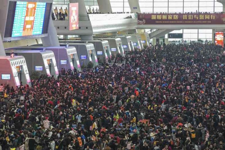 Perayaan Imlek di Cina, Ratusan Juta Orang Mudik Padati Berbagai Moda Transportasi