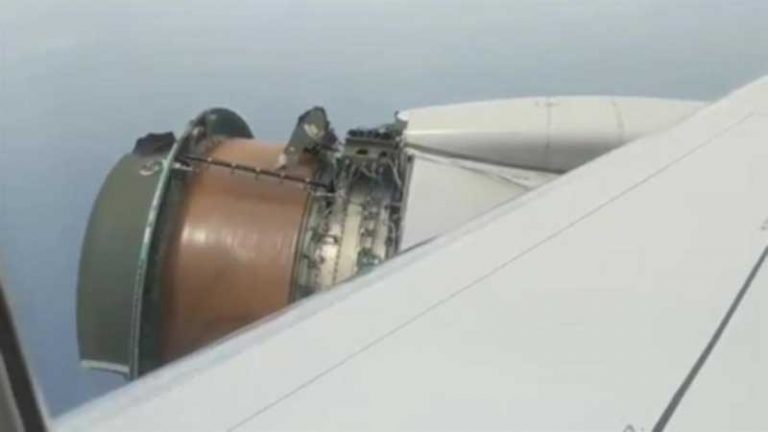 Penutup Mesin Boeing 777 Lepas, United Flight 1175 Lakukan Pendaratan Darurat!