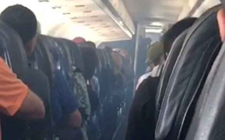 Muncul Asap di Kabin, 129 Penumpang Globus Airlines Turun Lewat Slide Darurat