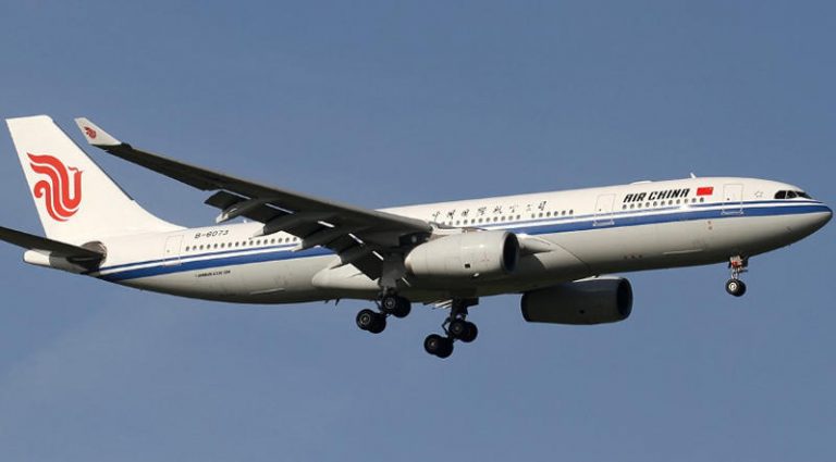 Unik! Penumpang ini Sandera Awak Kabin Air China Menggunakan Pena