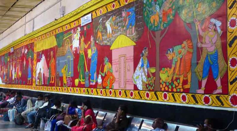 Lukisan Dinding Ramaikan 100 Stasiun di India