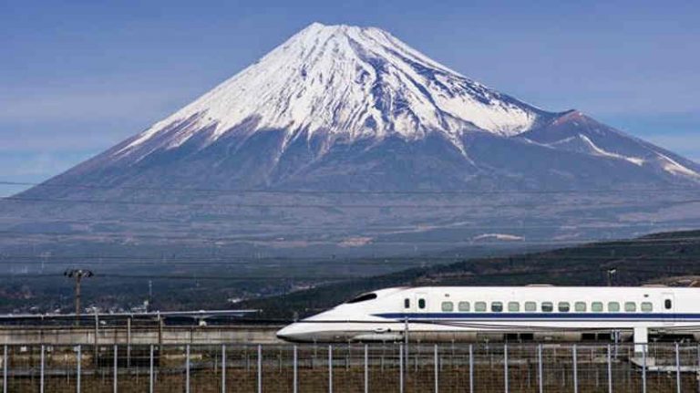 Inilah Alasan Perkeretaapian Jepang Lebih Menggunakan Easy Japanese Ketimbang Bahasa Inggris