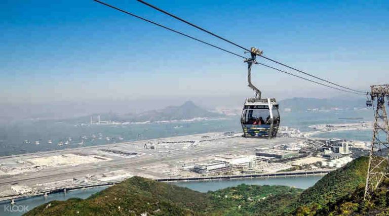 Ngong Ping 360 – Berani Uji Adrenalin di Kereta Gantung Terpanjang di Dunia?