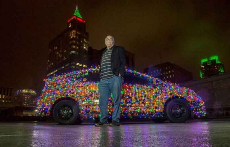 Taksi dengan Hiasan Lampu Natal di Raleigh Telah Kehilangan Pemiliknya