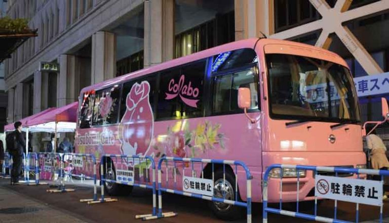 Bus Merah Muda Hadir di Tokyo untuk Gadis yang ‘Terlantar’