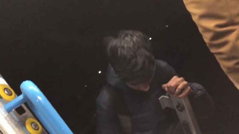 Dampak Cuaca Buruk, Kereta di Inggris Tertimpa Pohon Tumbang