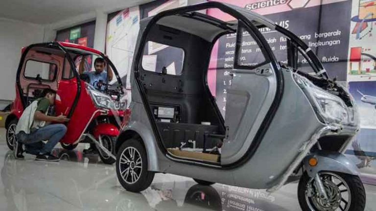 Aglis – Angkutan Motor Listrik Tiga Roda Khas Wong Solo