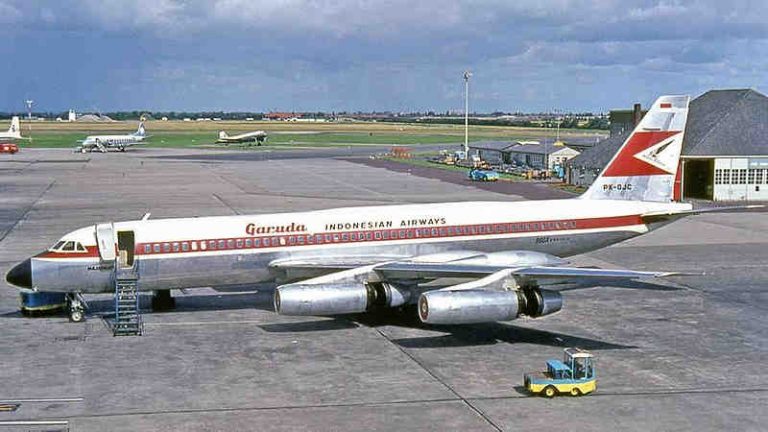 Ada Convair 990 Garuda Indonesia (Juga) dalam Komik Tintin