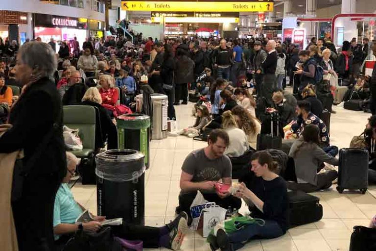 Bandara Terbesar di Inggris Kacau Gegara Kekurangan Air: Toilet Tutup, Penumpang Kebingungan