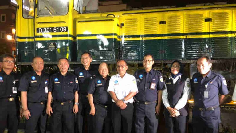 Lokomotif Diesel Hidraulik D301 22 Kini Jadi Koleksi Stasiun Tugu Yogyakarta
