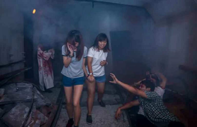 Hantu di MRT Singapura Sukses Ramaikan “Halloween Horror Night”