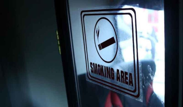 YLKI Minta Pemerintah Hilangkan Bilik Rokok di Dalam Bus AKAP
